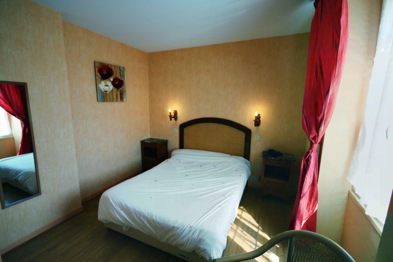 Les Messageries Hotell Saint-Flour  Rum bild