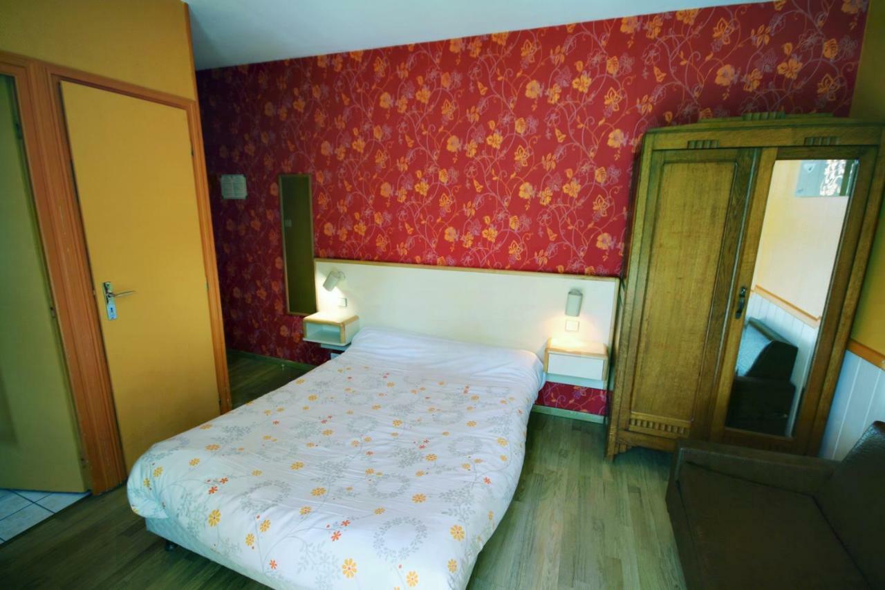 Les Messageries Hotell Saint-Flour  Rum bild
