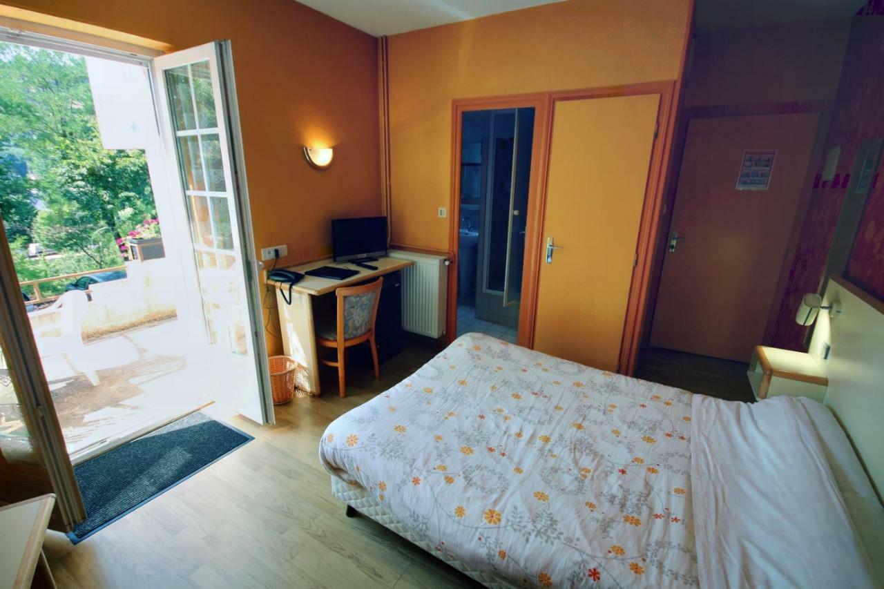 Les Messageries Hotell Saint-Flour  Rum bild