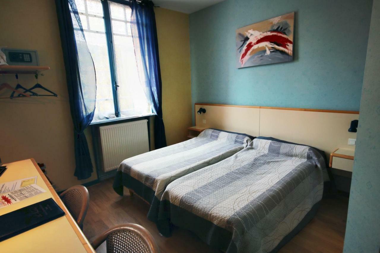 Les Messageries Hotell Saint-Flour  Rum bild