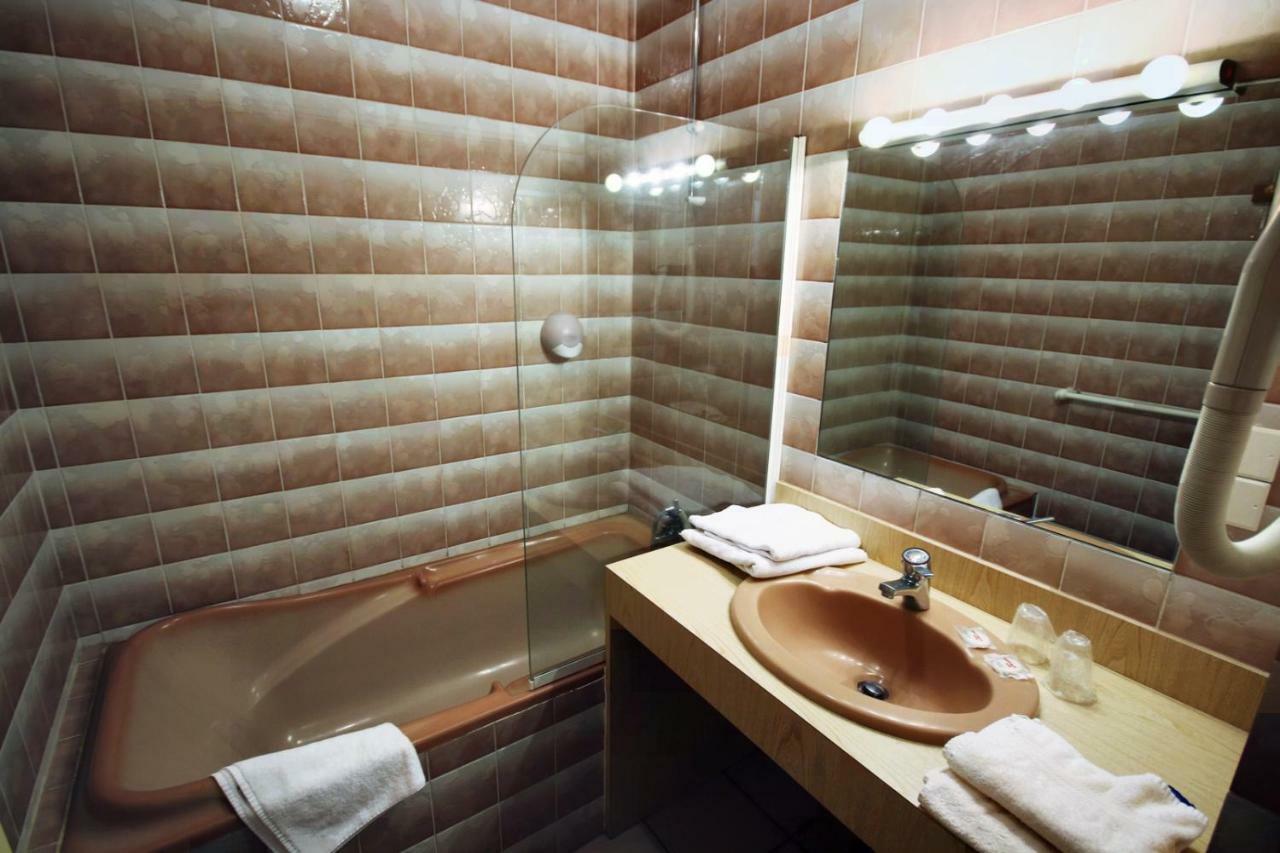 Les Messageries Hotell Saint-Flour  Rum bild