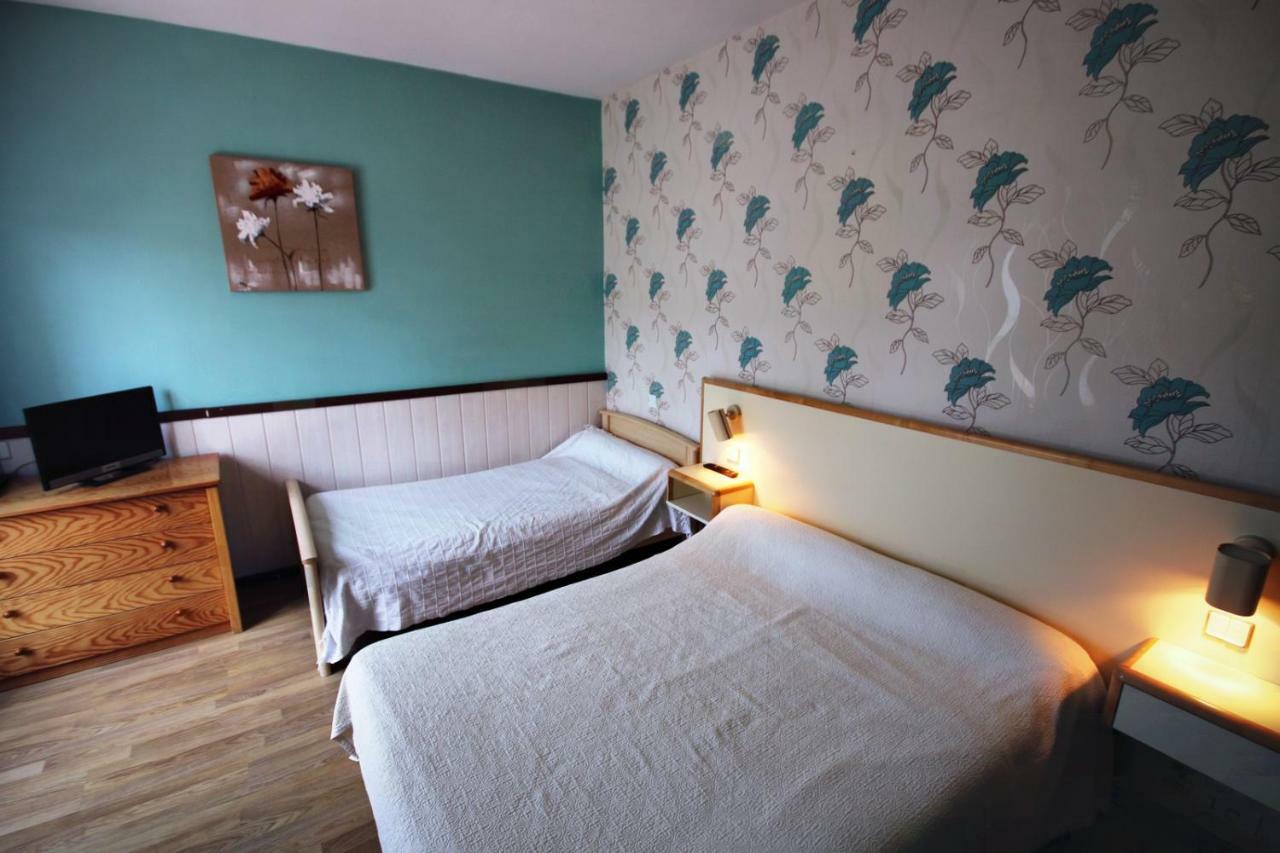 Les Messageries Hotell Saint-Flour  Rum bild