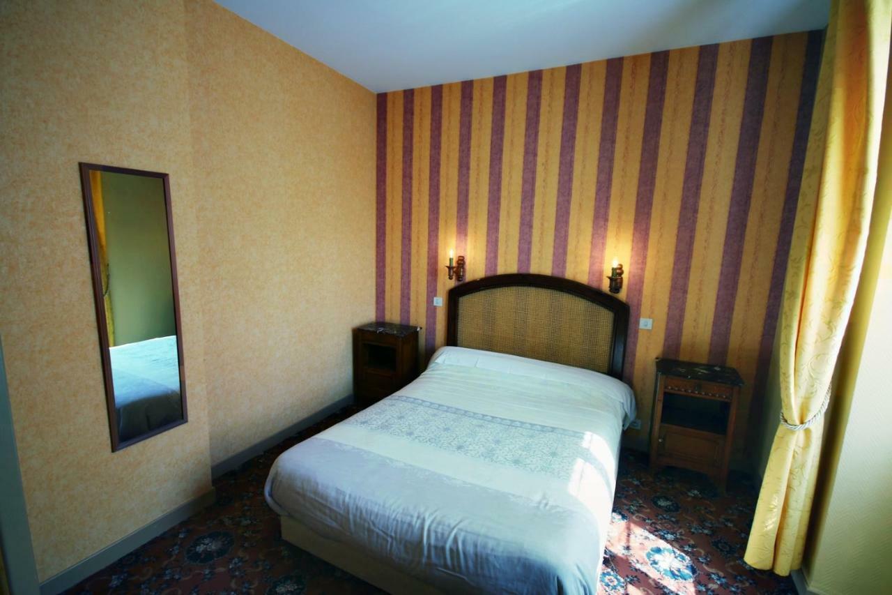 Les Messageries Hotell Saint-Flour  Rum bild
