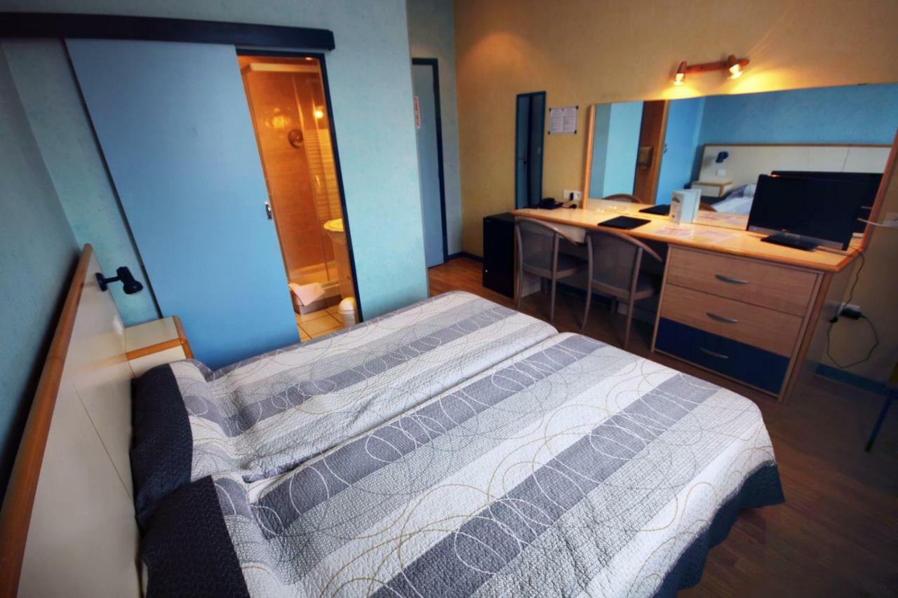 Les Messageries Hotell Saint-Flour  Rum bild