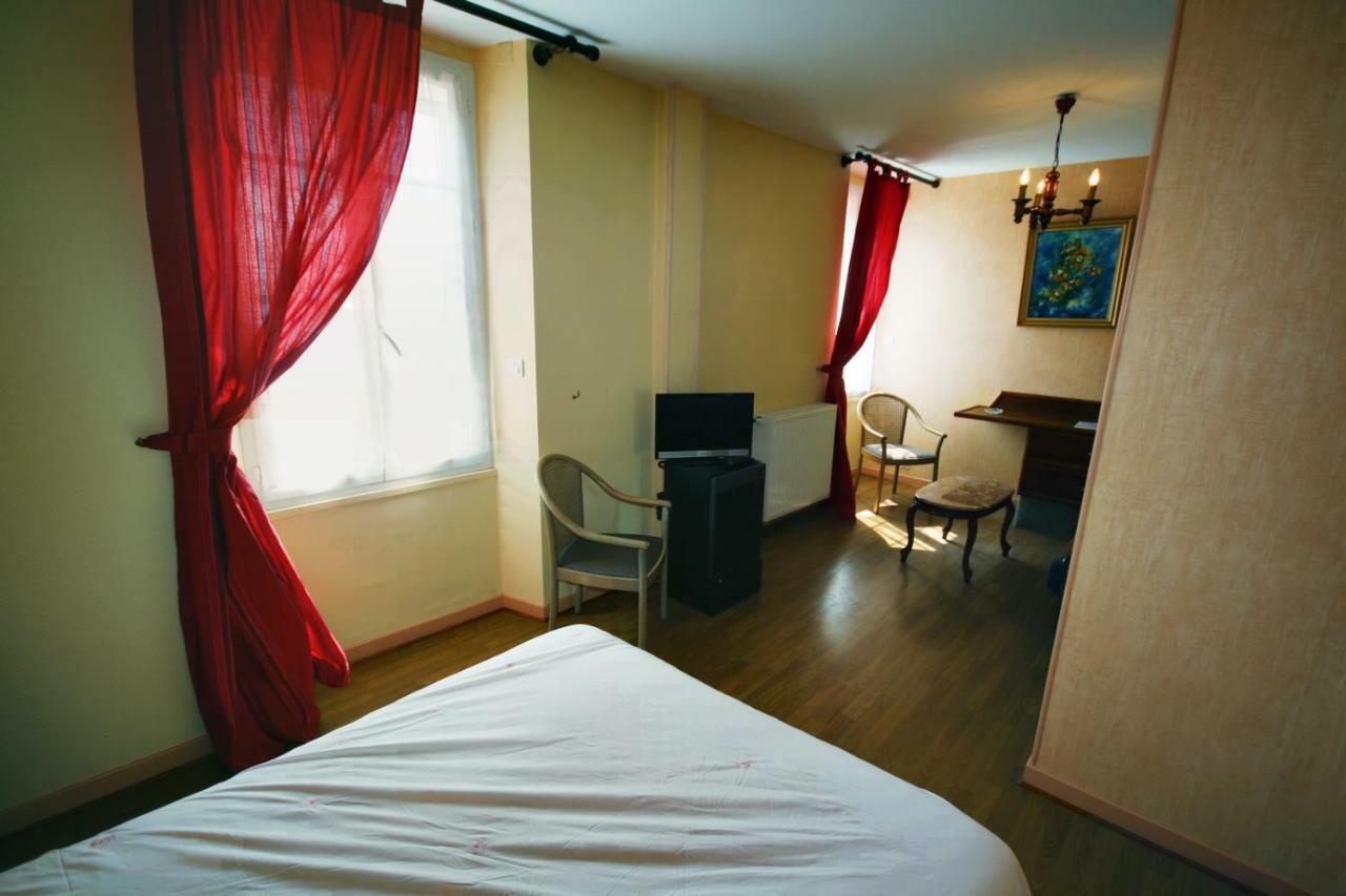 Les Messageries Hotell Saint-Flour  Rum bild